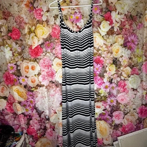 Elegant Black and White Striped Maxi Dress - Picture 3 of 8